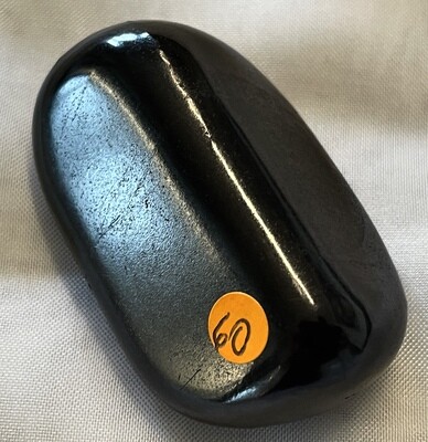 Schungit Trommelstein  63 Gramm