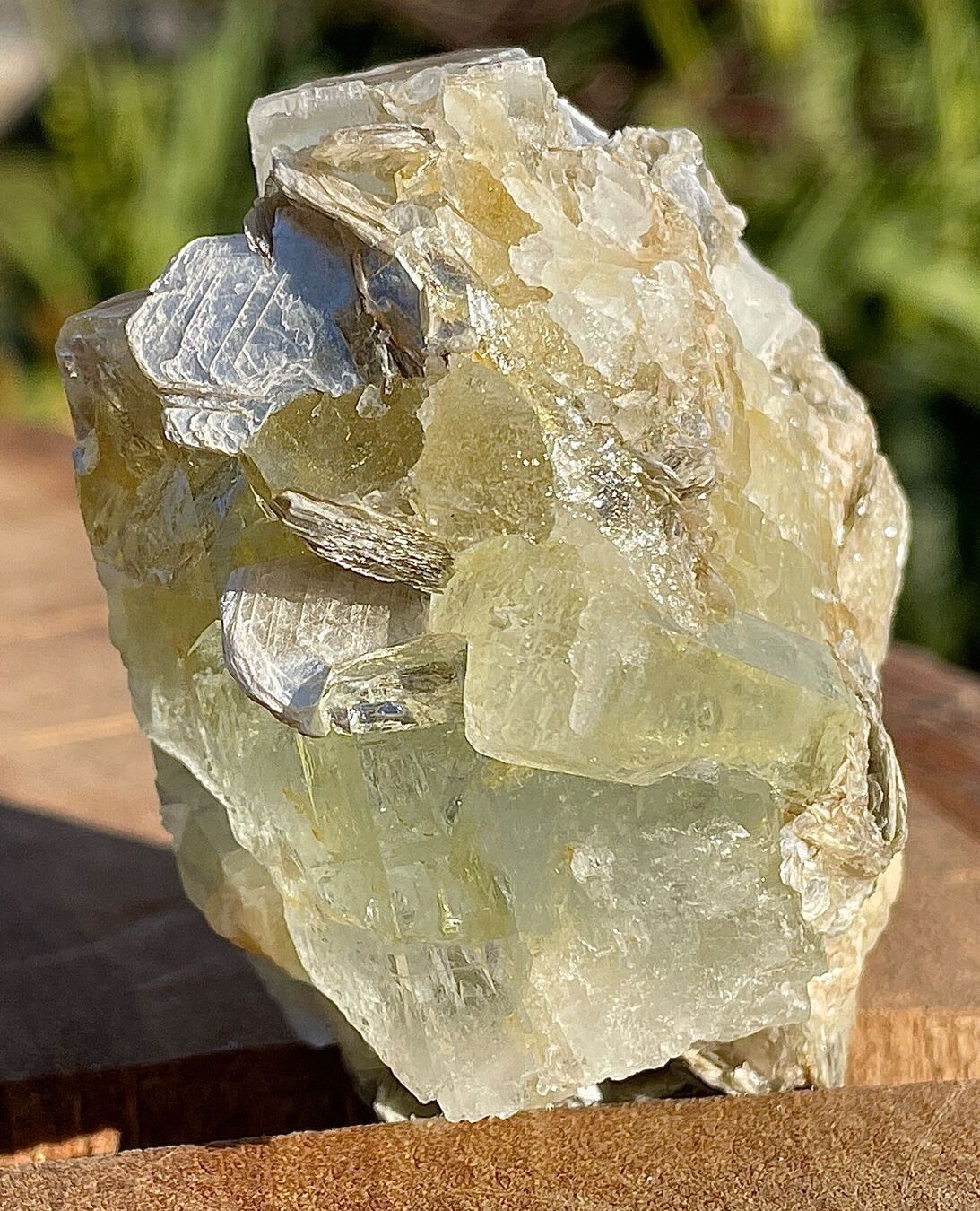 Fantastische Grosse Aquamarin Gruppe mit wenig Muskovit