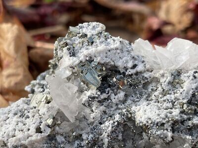 Fantastische Stufe mit Pyrit - Bergkristall und Rosa Calcit