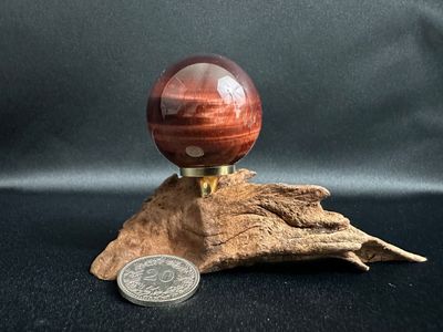 Tigerauge Kugel mit Schwemmholz Ständer