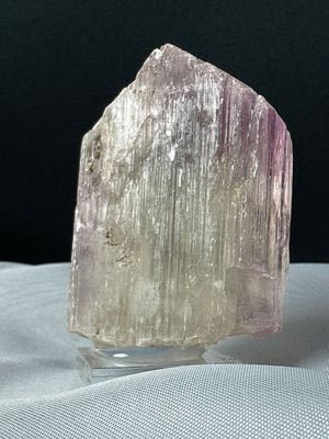 Grosser Kunzit 6,6 x 5,9 cm 120 Gramm Naturbelassen
