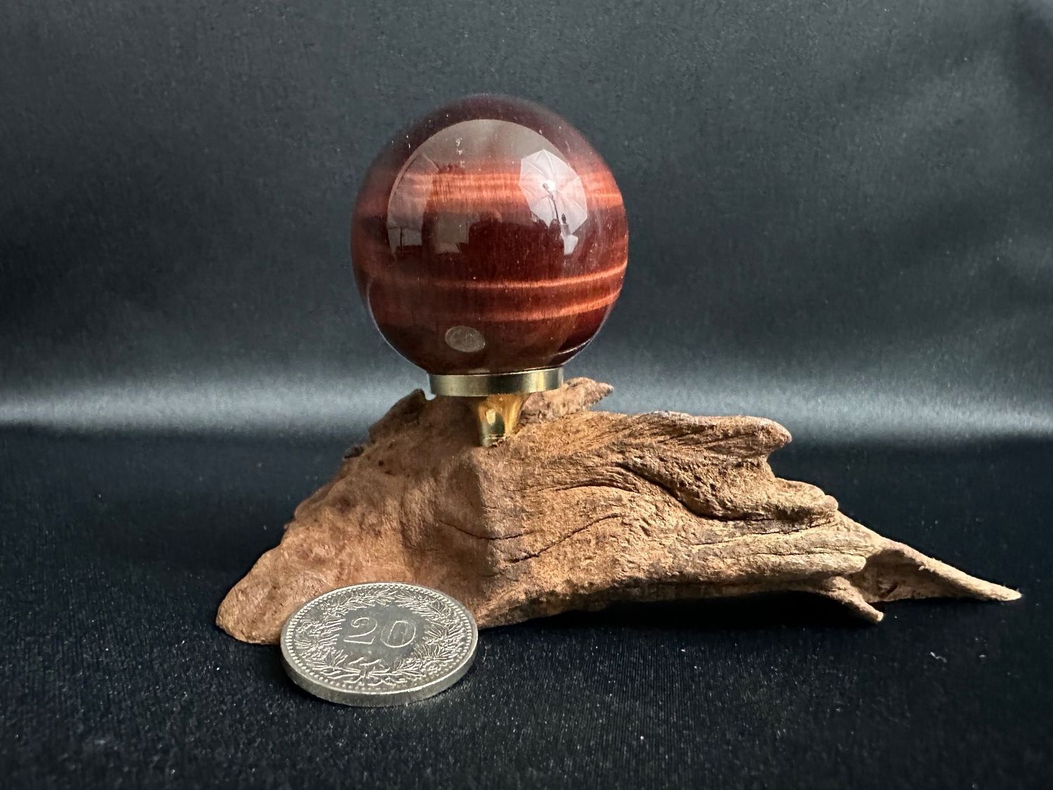 Tigerauge Kugel mit Schwemmholz Ständer