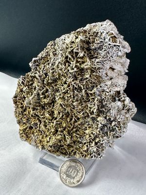 Fantastische Stufe mit Pyrit Staub