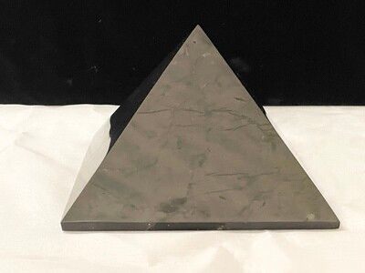 Schungit Pyramide ca 122mm
