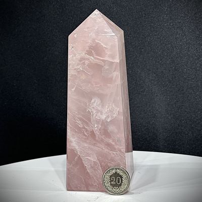 ​Rosenquarz Obelisk ca: 46 x 47 x 133 mm