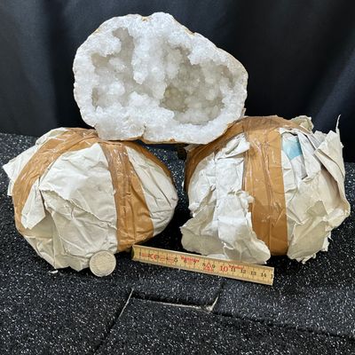 Quarz Geode Marokko 2.4 - 2.9 Kg ungeöffnet mit Bruchstelle