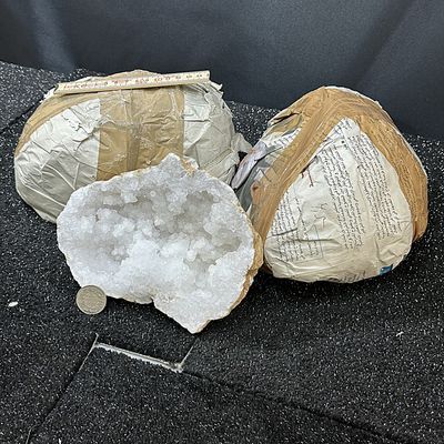 Quarz Geode Marokko 4 - 4.5 Kg ungeöffnet mit Bruchstelle