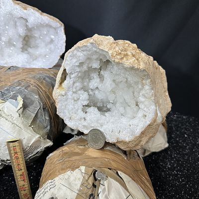 Quarz Geode Marokko 3.1 - 3.7 Kg ungeöffnet mit Bruchstelle