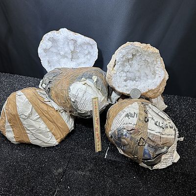 Quarz Geode Marokko 3.1 - 3.7 Kg ungeöffnet mit Bruchstelle
