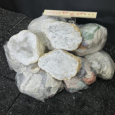 Quarz Geode Marokko 0.7 - 1 Kg ungeöffnet mit Bruchstelle