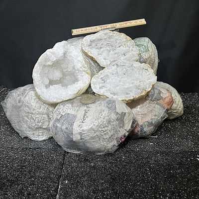 Quarz Geode Marokko 0.7 - 1 Kg ungeöffnet mit Bruchstelle