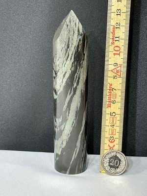 Schwarzer Jaspis Spitze ca: höhe 13 cm Durchmesser 27.7 mm