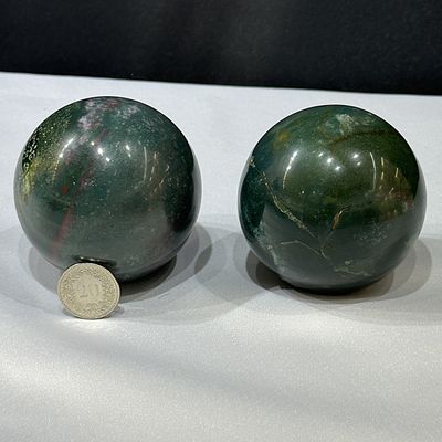Grüner Achat Kugel 62 - 64 mm