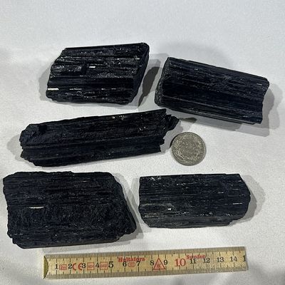 Schwarzer Turmalin Schörl 100 - 199 Gramm Länglich