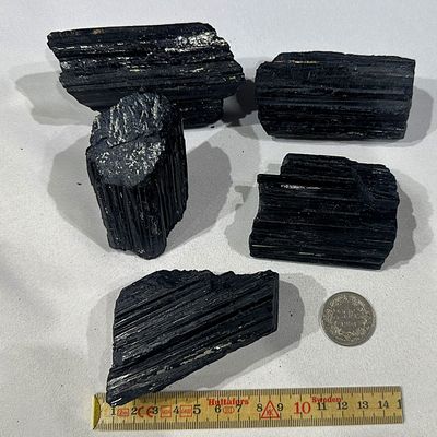 Schwarzer Turmalin Schörl 200 - 299 Gramm