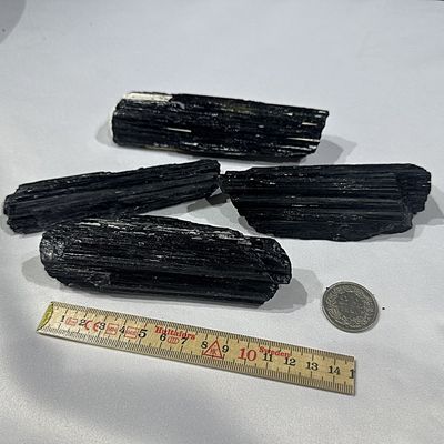 Schwarzer Turmalin Schörl 200 - 299 Gramm Länglich