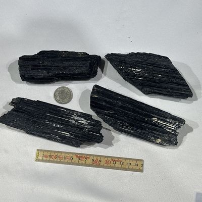 Schwarzer Turmalin Schörl 300 - 399 Gramm Länglich