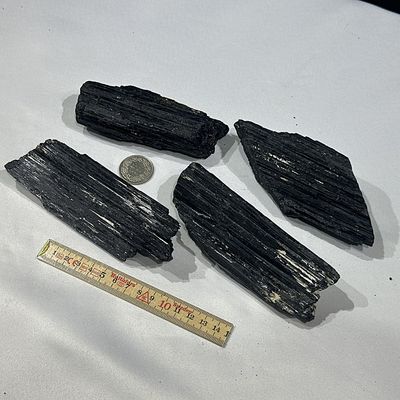 Schwarzer Turmalin Schörl 300 - 399 Gramm Länglich