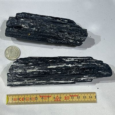 Schwarzer Turmalin Schörl 400 - 499 Gramm Länglich