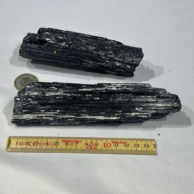 Schwarzer Turmalin Schörl 400 - 499 Gramm Länglich