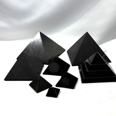 Schungit Pyramide