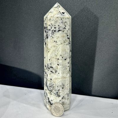 Regenbogen Mondstein Obelisk Weiss Schwarz 205 x 56 mm