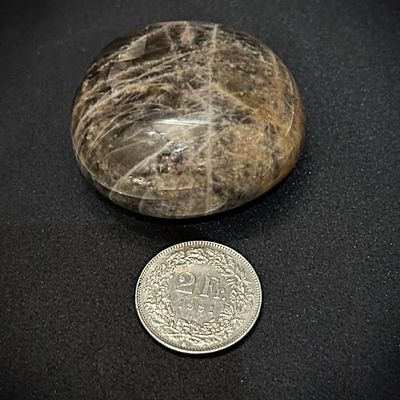 Mondstein Seifenstein braun Schwarz 52 x 53 x 29 mm