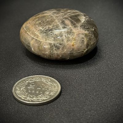 Mondstein Seifenstein braun Schwarz 52 x 53 x 29 mm