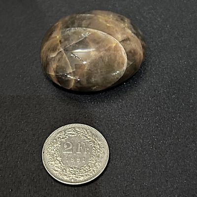 Mondstein Seifenstein braun Schwarz 48 x 41 x 26 mm
