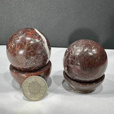 Granat Kugel Schwarz ca. 48 mm mit Untersetzer