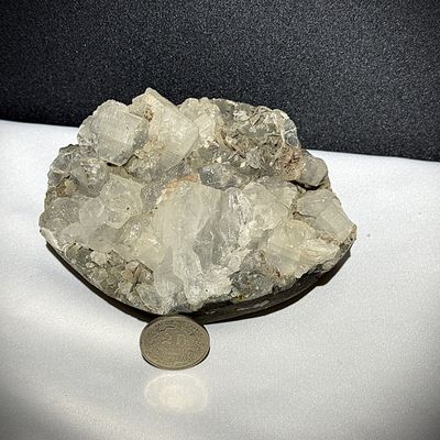 Apophyllit Weiss auf Matrix