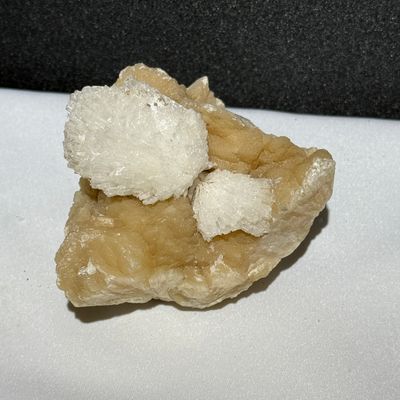 Scolecit  auf Stilbit Matrix