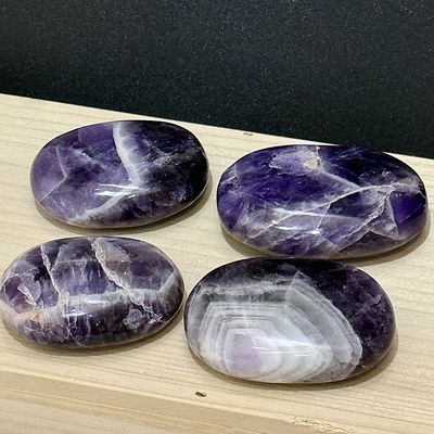 Chevron Amethyst Handschmeichler / Seifenstein