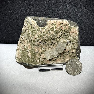 Apophyllit Weiss Rosa auf Matrix