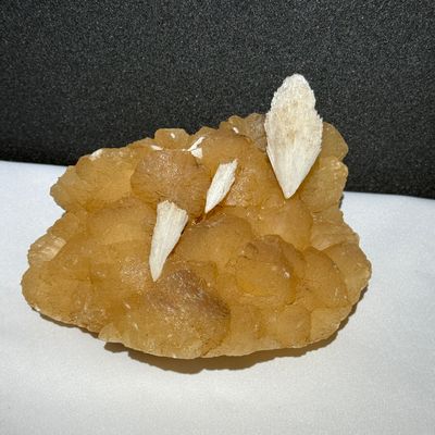 Schöne Scolecit auf Stilbit Matrix