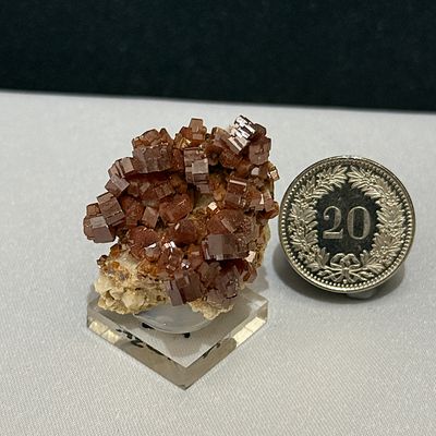 Vanadinit auf Sockel