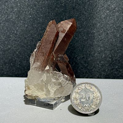 Fantastische Eisenkiesel / Hematoid Quarz Stufe auf Sockel