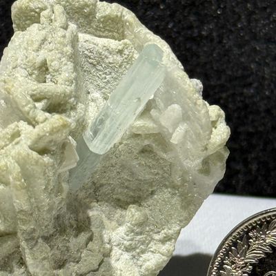 AAA Aquamarin eigewachsen in Muttergestein