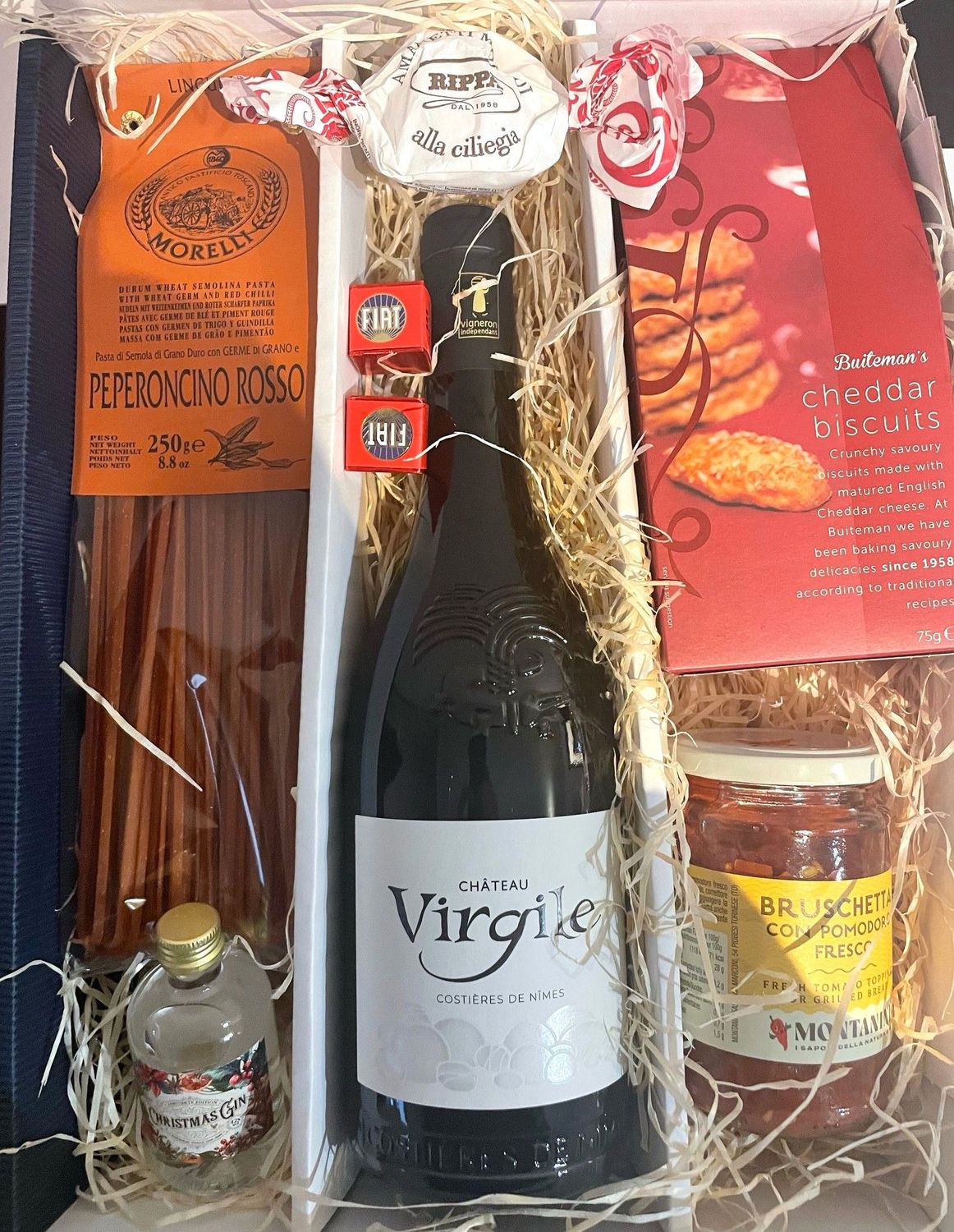 Weihnachtspräsent in rot