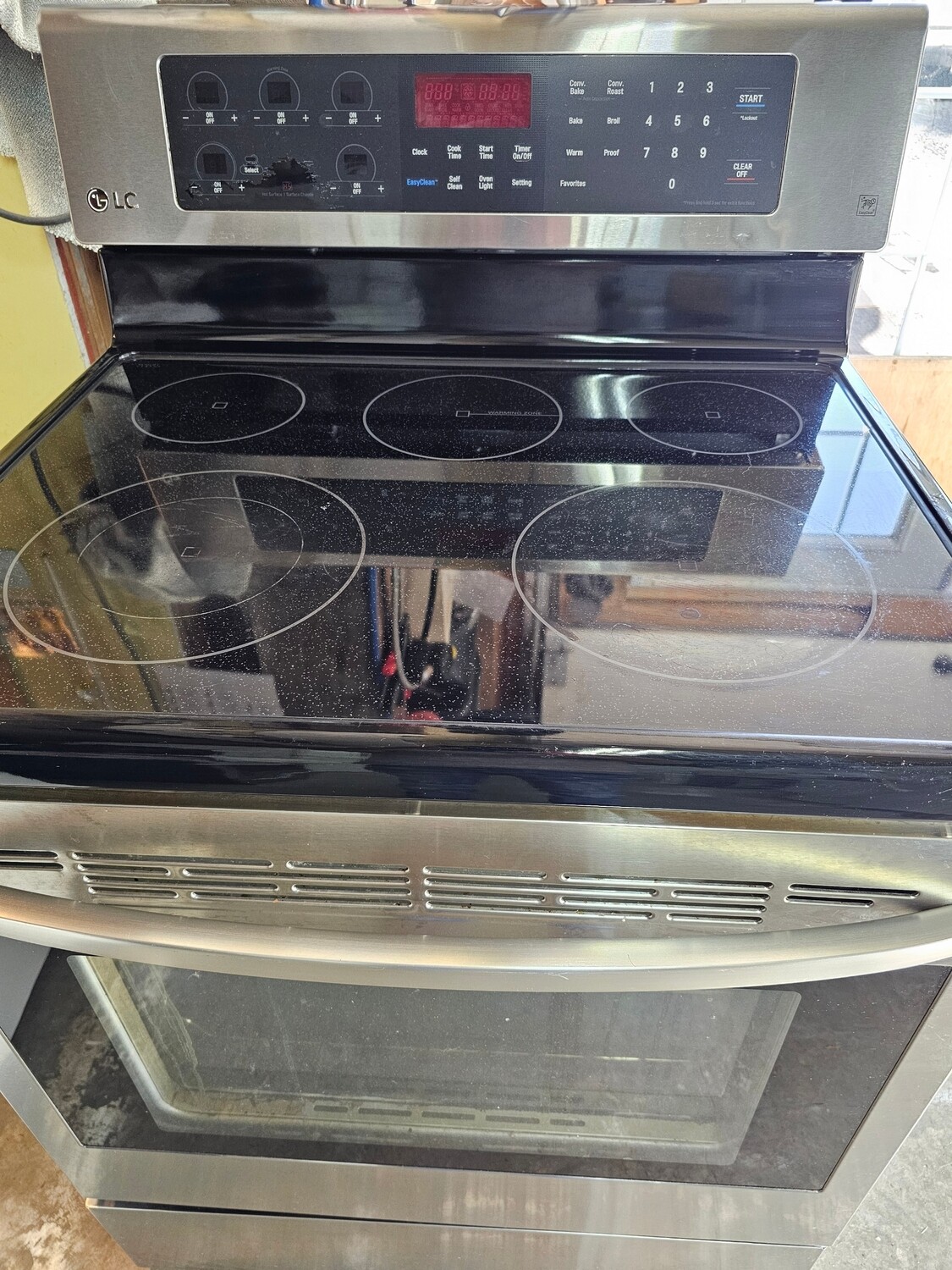 Cuisinière vitrocéramique LG avec  imperfection