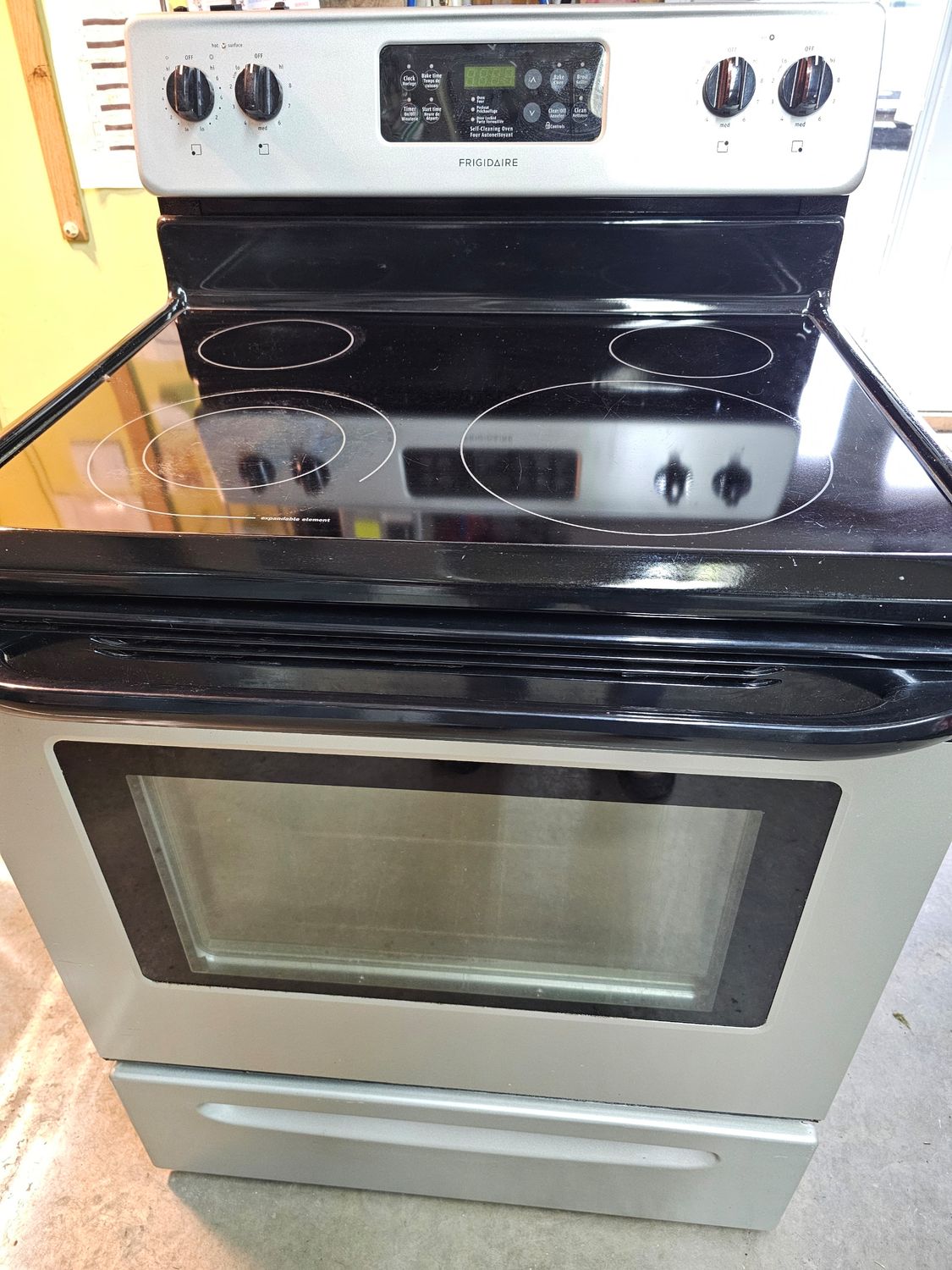 Cuisinière plaque vitrocéramique Frigidaire TAXES INCLUSES GARANTIE 6 MOIS