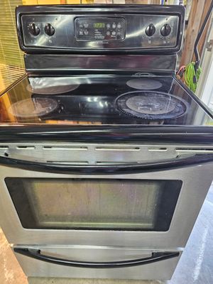 Cuisinière vitrocéramique Frigidaire  TAXES INCLUSES GARANTIE 3 MOIS