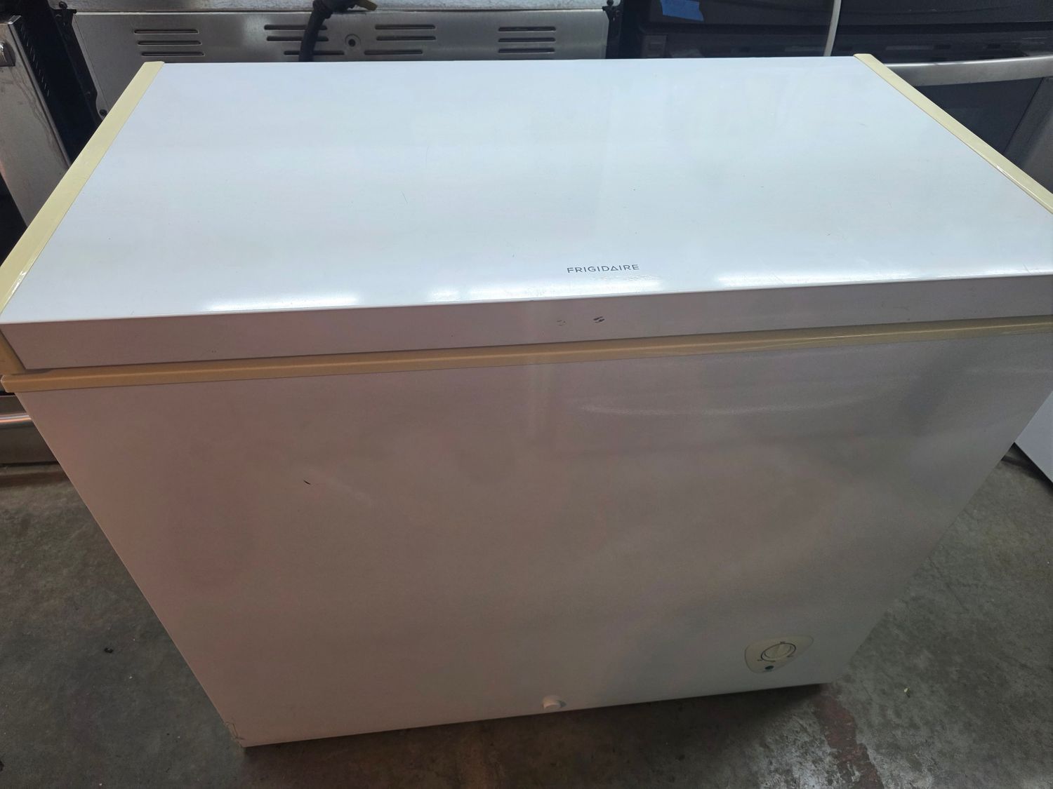 Congélateur Frigidaire 7pc env.