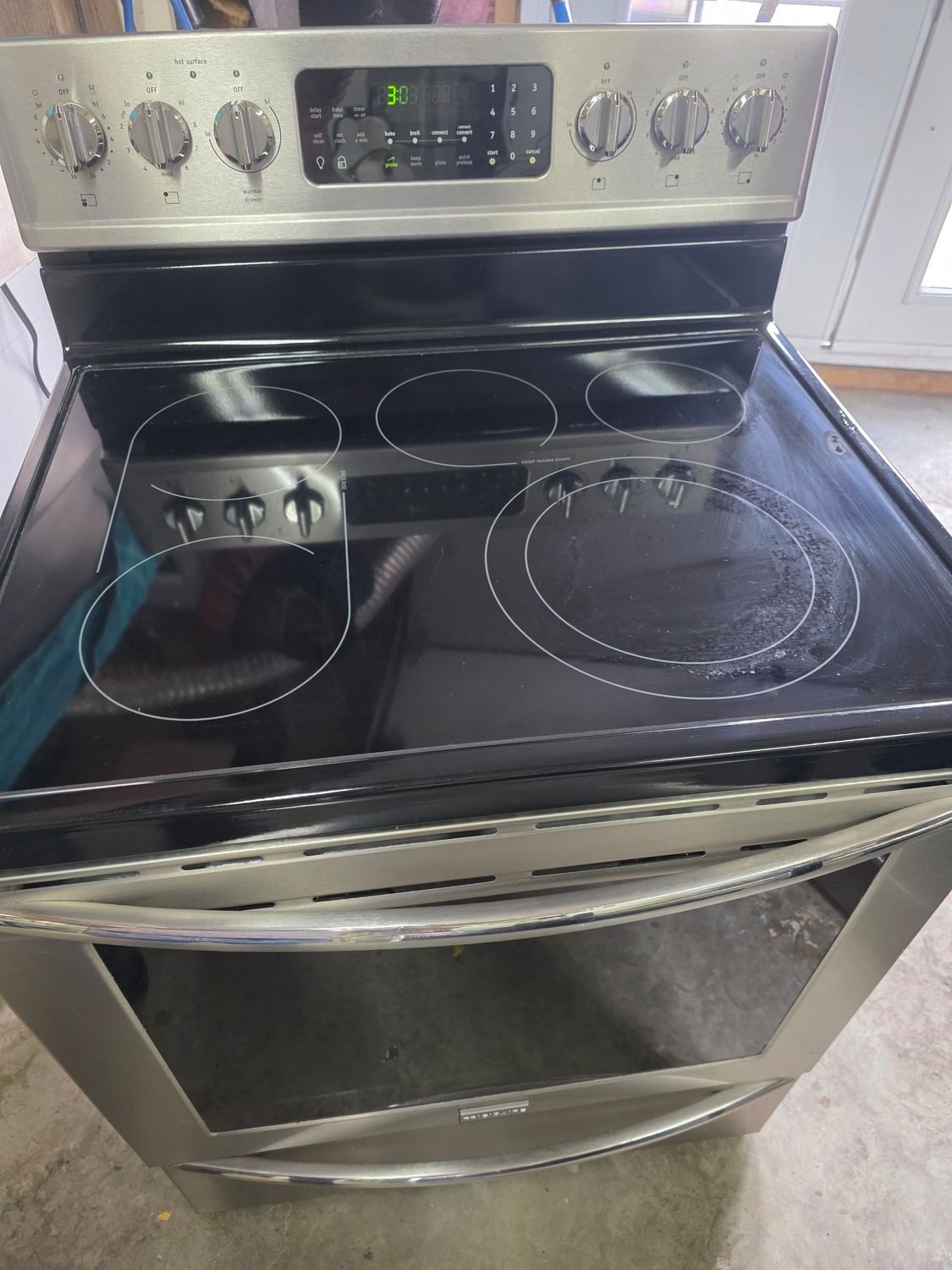 Cuisinière vitrocéramique Frigidaire GARANTIE 6 MOIS