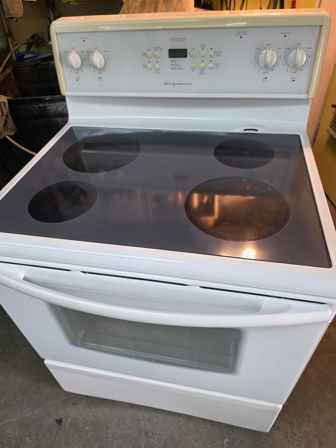 Cuisinière vitrocéramique Frigidaire GARANTIE 6 MOIS
