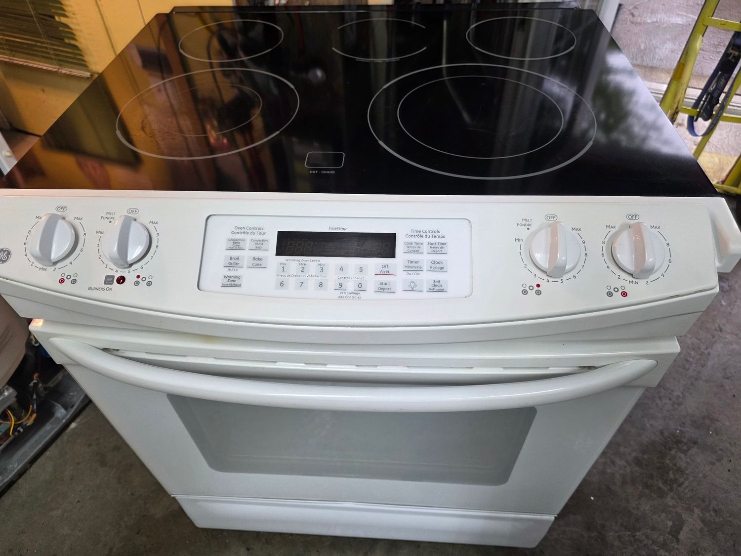 Cuisinière vitrocéramique ENCASTRÉ GE