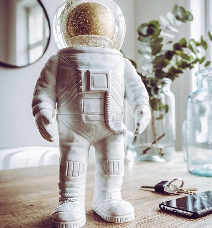 Astronaut Groß White