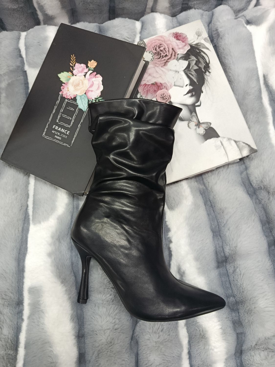 Bota negra corta corrugada GH029