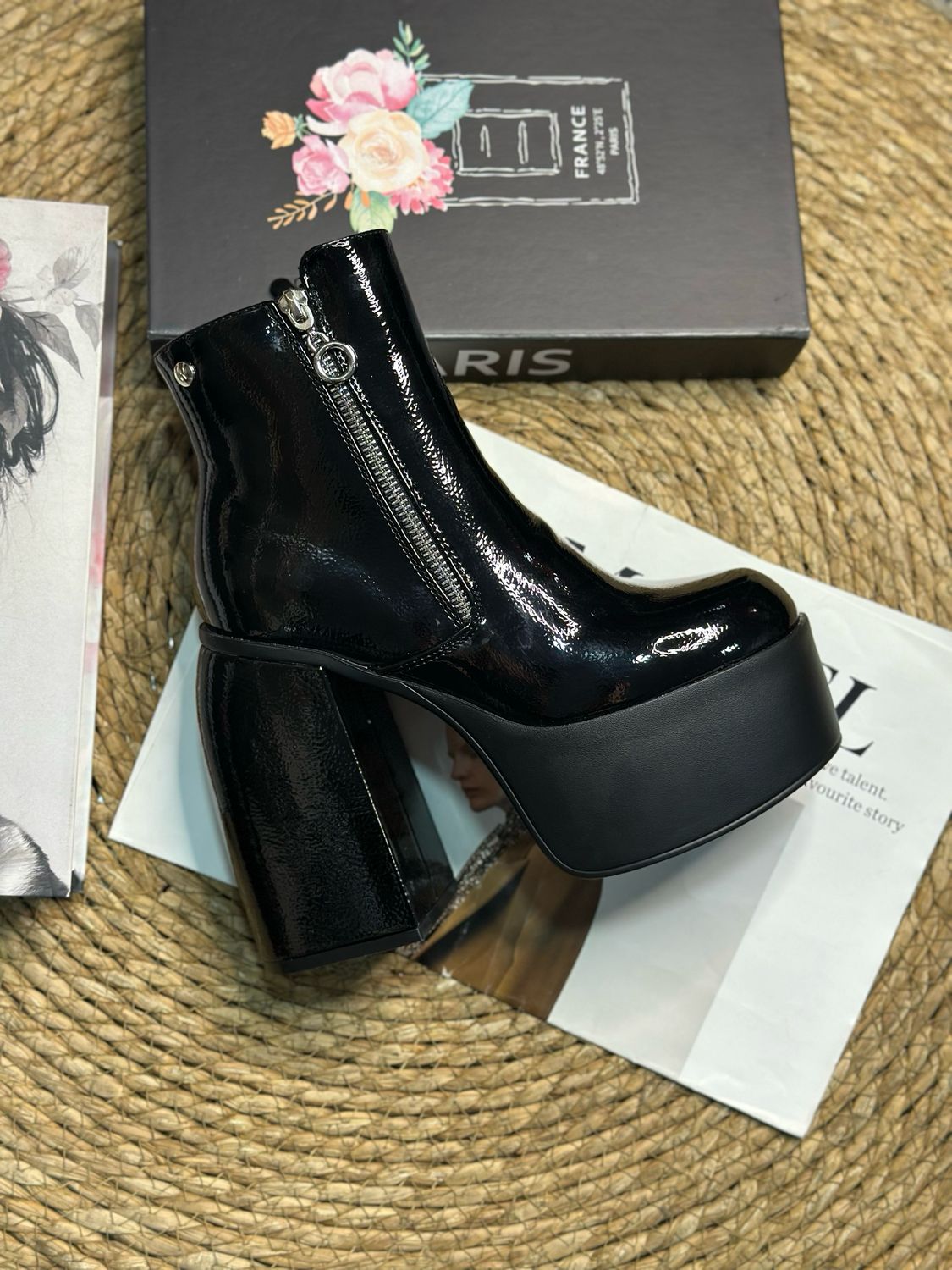 Botín charol plataforma chic C903 negro