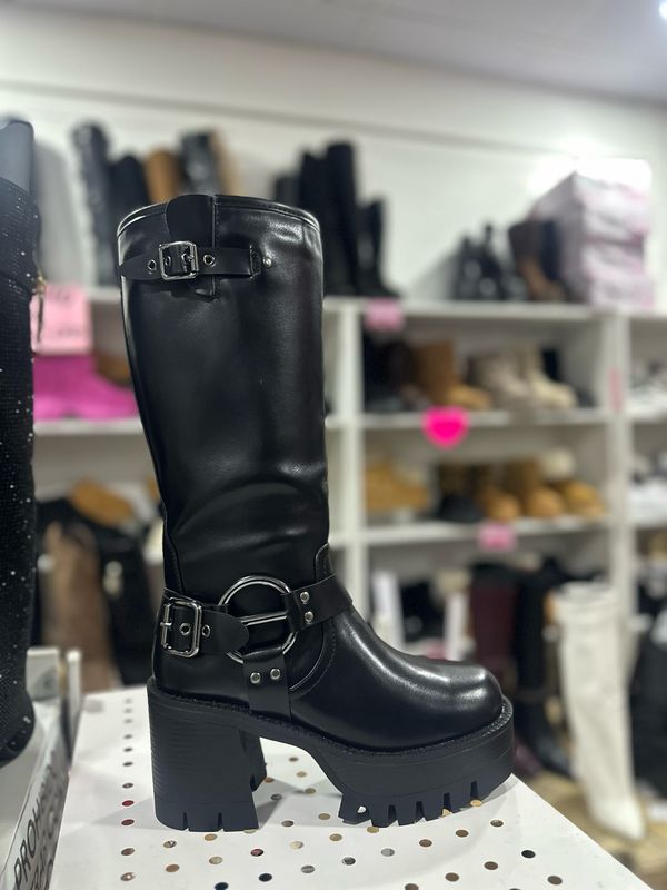 Bota negra hebilla 2471